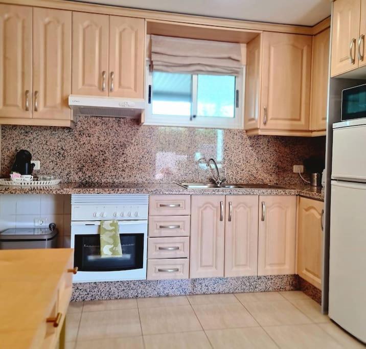 Homely Apt In Modern Building With Pool Сан Мигел де Абона Екстериор снимка