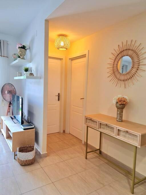 Homely Apt In Modern Building With Pool Сан Мигел де Абона Екстериор снимка