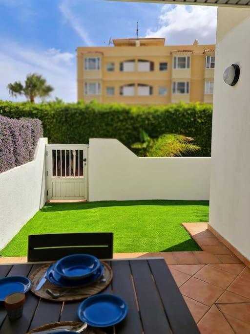 Homely Apt In Modern Building With Pool Сан Мигел де Абона Екстериор снимка