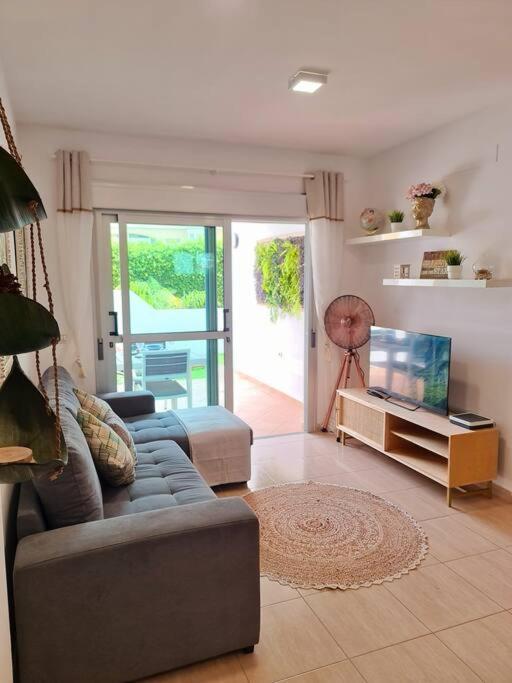 Homely Apt In Modern Building With Pool Сан Мигел де Абона Екстериор снимка