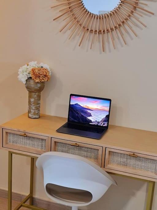 Homely Apt In Modern Building With Pool Сан Мигел де Абона Екстериор снимка