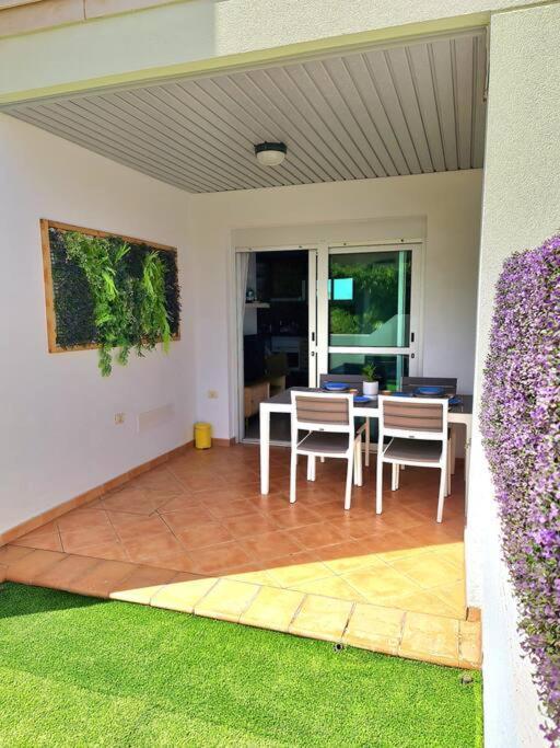Homely Apt In Modern Building With Pool Сан Мигел де Абона Екстериор снимка